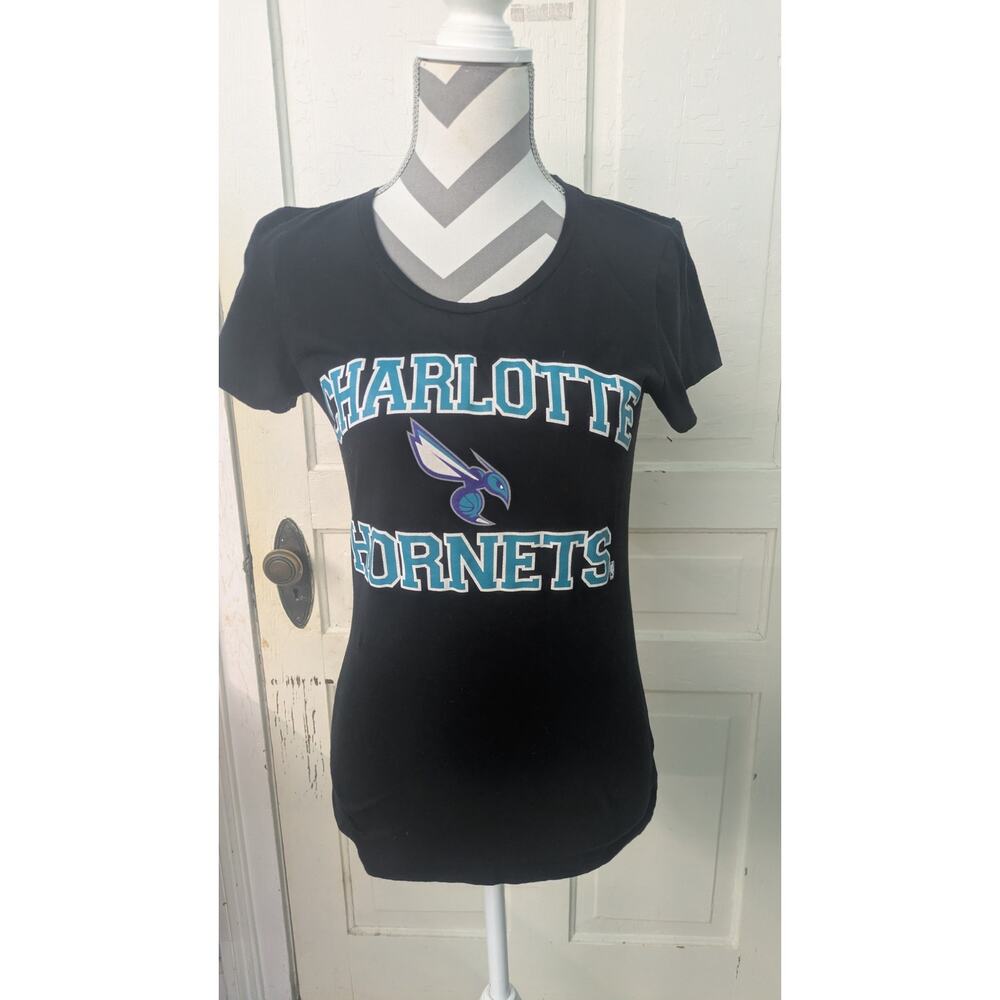NBA Exclusive Collection Charlotte Hornets Basketball Tshirt Womens Medium